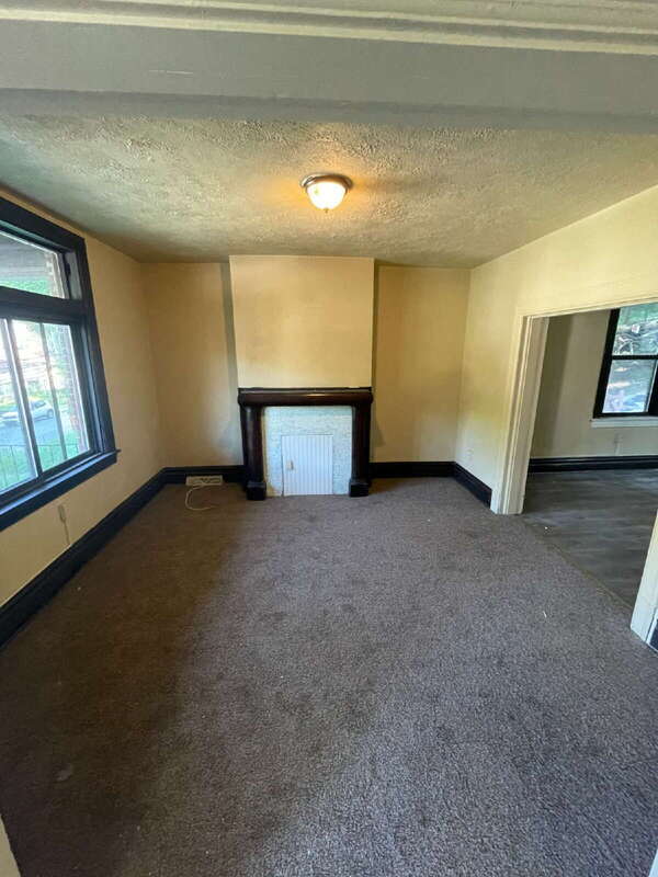 Building Photo - 1250 Blackadore Ave