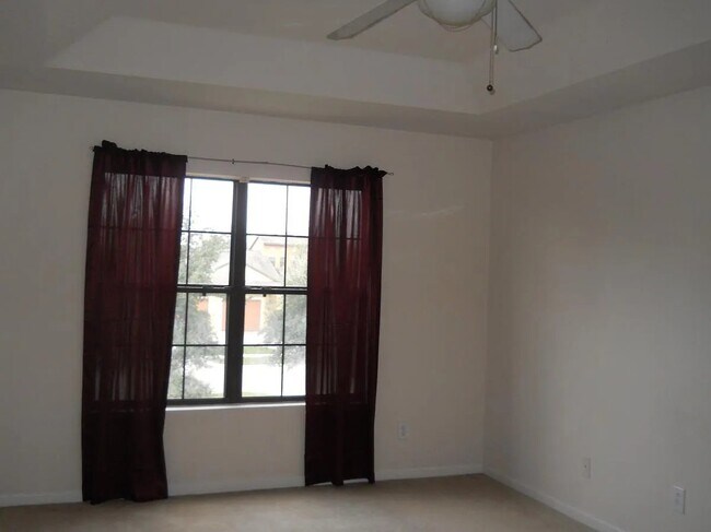 Building Photo - 975 Luminary Cir