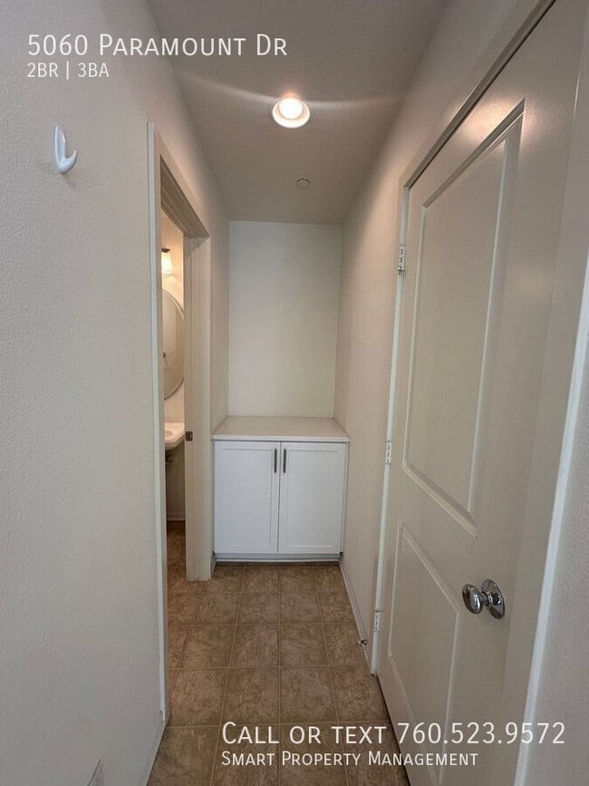 Building Photo - 5060 Paramount Dr