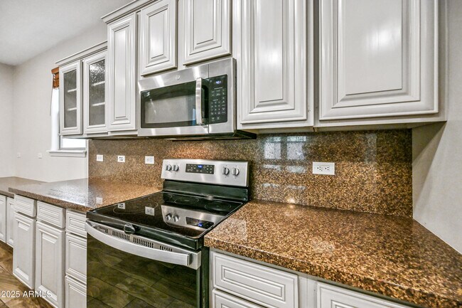 Building Photo - 15340 W Dahlia Dr