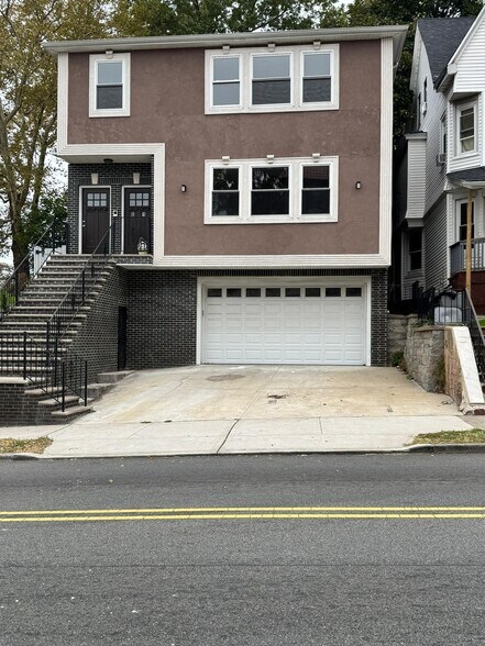 Building Photo - 61 N Grove St