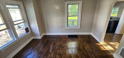 Building Photo - 3 bedroom house for rent