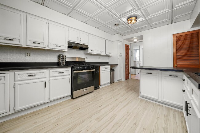 Building Photo - 911 S Loomis St