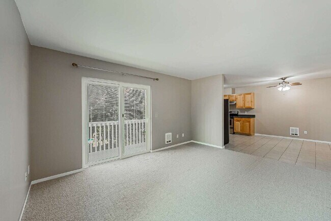 Building Photo - Super cute 2 bedroom, 1 3/4 bathrooms, Ful...