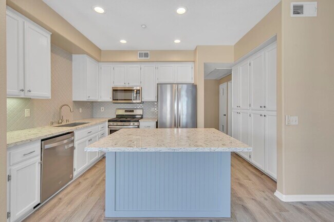 Building Photo - 3183 Dehesa Rd