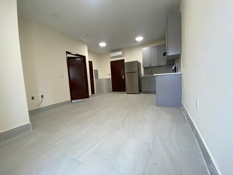 Building Photo - 1527 Bryant Avenue
