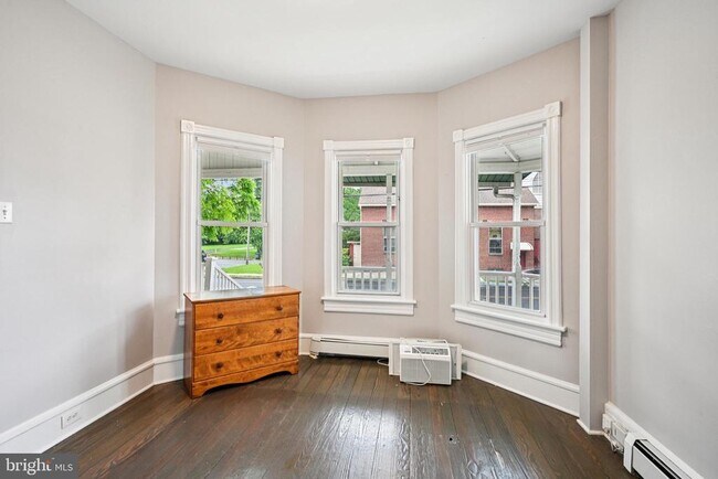 Building Photo - 134 S Main St