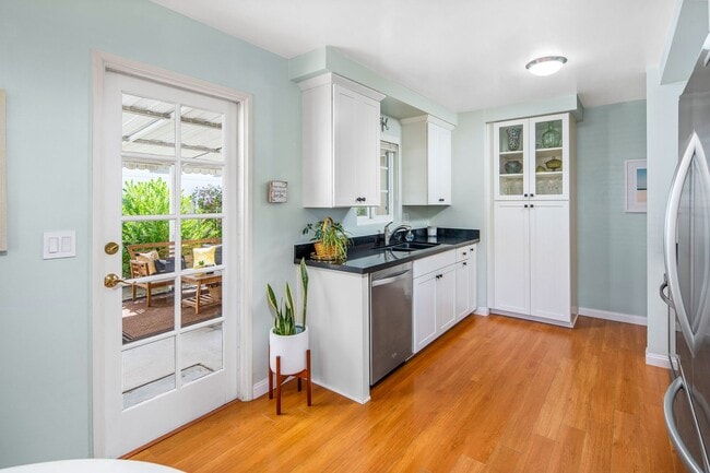 Building Photo - Bungalow In Huntington Beach