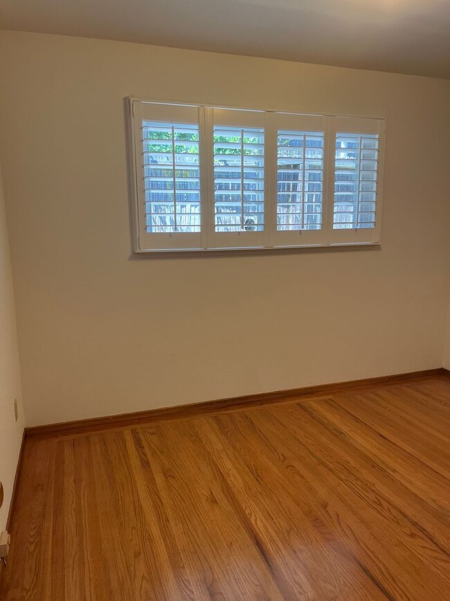 Building Photo - Great Four Bedroom, Three Bathroom House in Monterey
