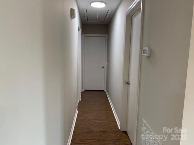 Building Photo - Move-In Ready 3BR/2BA with New Appliances ...
