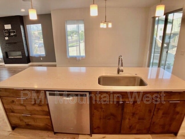 Building Photo - 503 W 2275 N