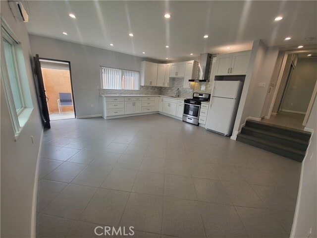 Building Photo - 14728 Kingsbury St