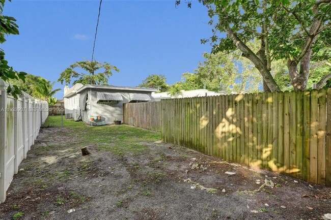 Building Photo - 249 SW 4th St