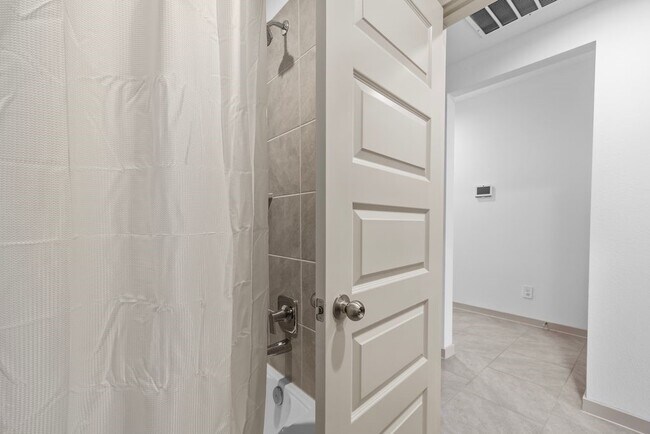 Building Photo - 4903 Pne Hvn Ln