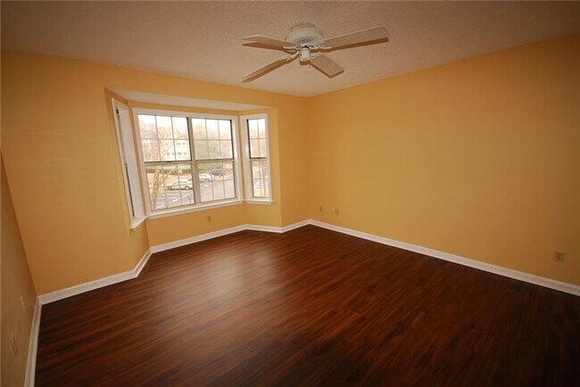 Building Photo - 544 McGill Pl NE