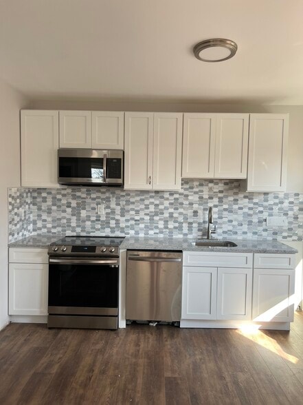 Kitchen - 102 W 30th St