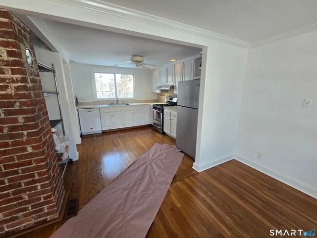 Building Photo - 148 Catherine St