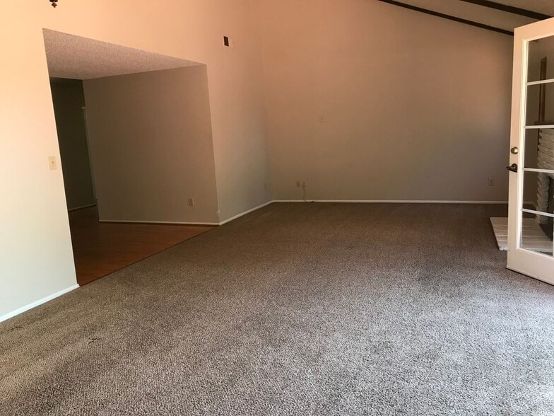 Building Photo - 4592 Benhurst Ave