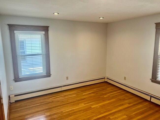 Building Photo - 616 Adams St