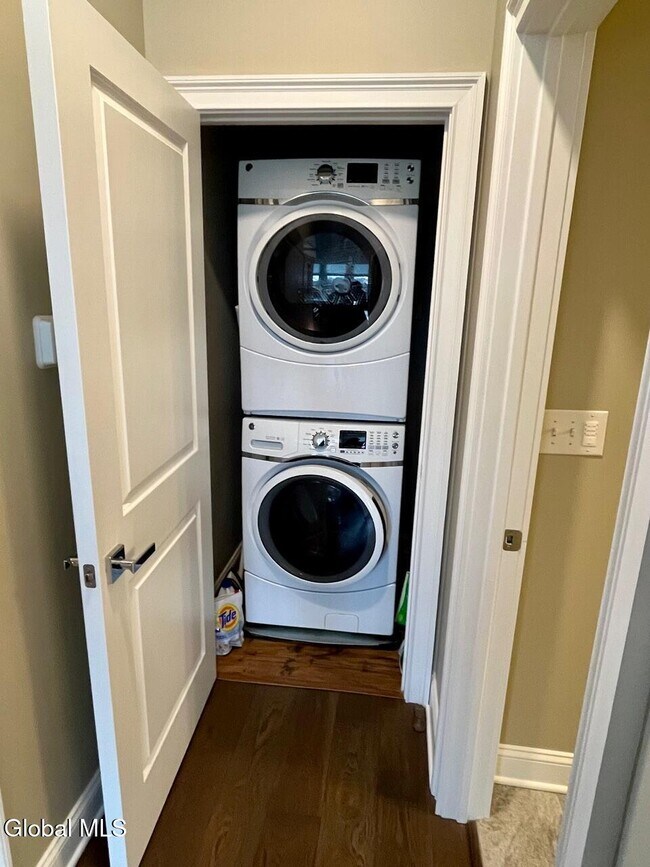 Building Photo - 77 Van Dam St