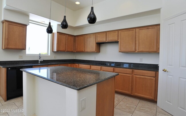 Building Photo - 12866 N High Hawk Dr