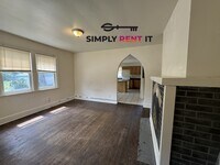 Building Photo - 4 Bedroom House Near Campus
