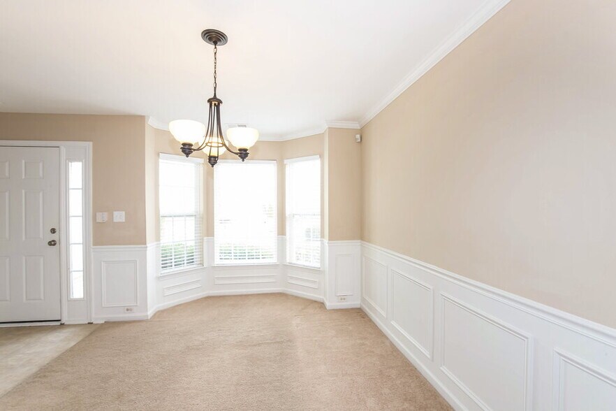 Building Photo - 4501 Sedgewood Ln