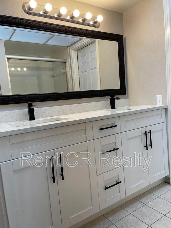 Building Photo - 810 Maple Ridge Rd