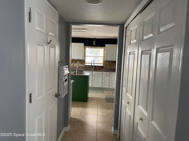 Building Photo - 3072 Chica Cir