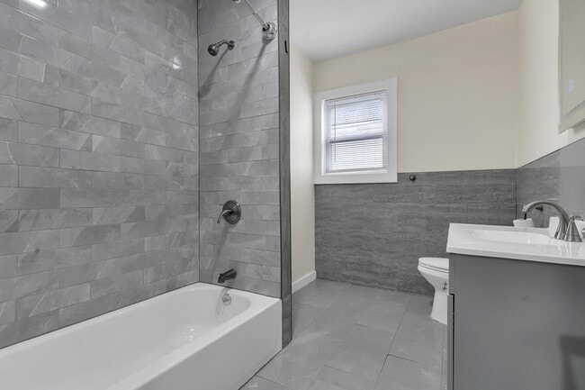 Building Photo - 11 Brett St