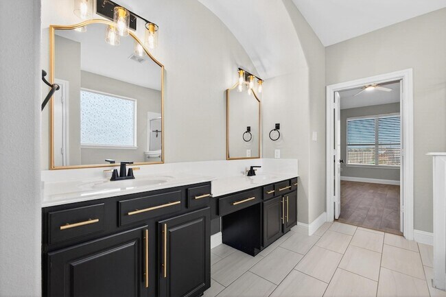 Building Photo - 6272 N Fawnlake Dr