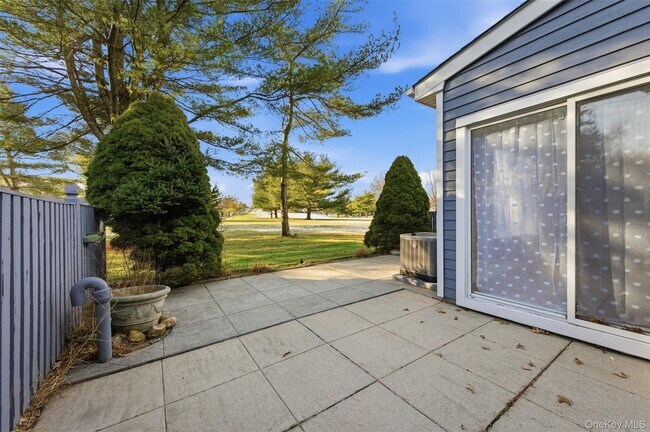 Building Photo - 763 Spring Lake Dr