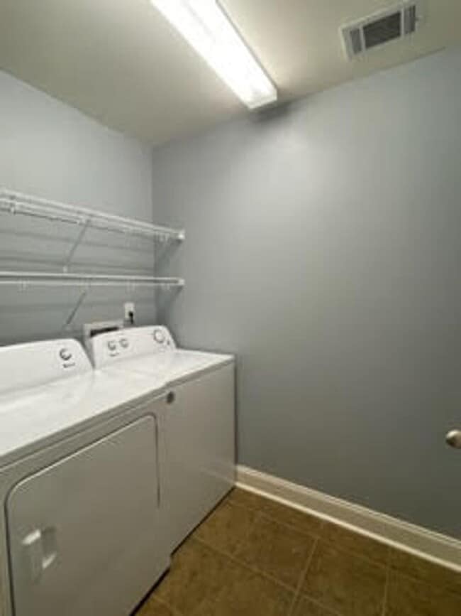 Building Photo - 821 Bristol Court