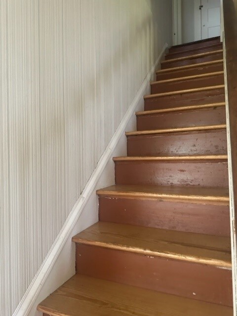 Stairs - 2345 Portland St