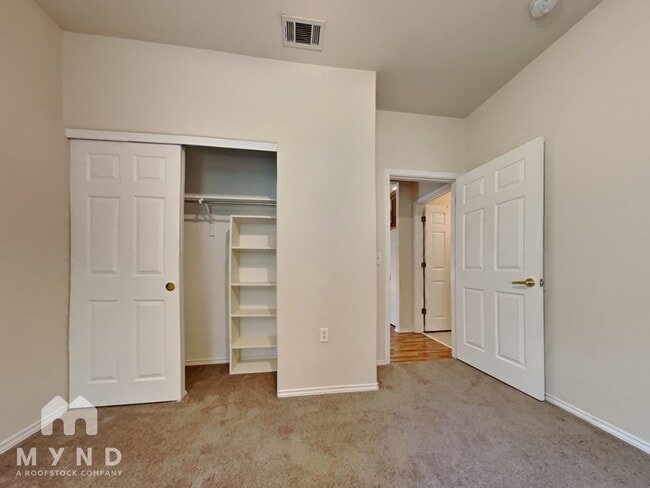 Building Photo - 115 Ranier Ln