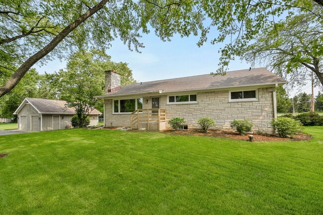 Building Photo - 493 Sunset Dr