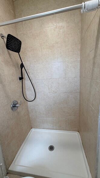 Building Photo - 414 Phippen Waiters Rd