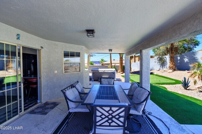 Building Photo - Long Term Rental heated pool & hot tub