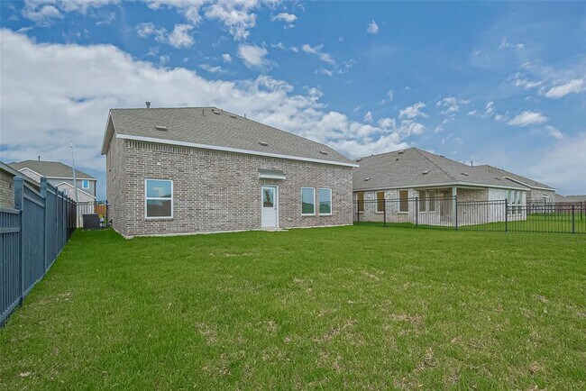 Building Photo - 27615 Village Way Dr.
