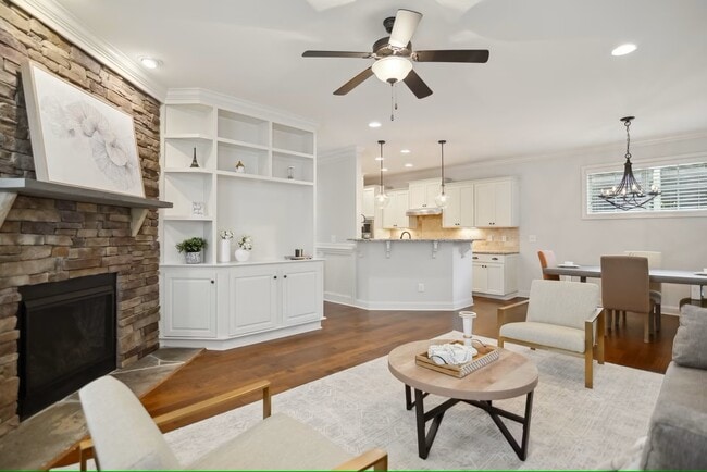 Building Photo - 1212 Sand Pine Dr