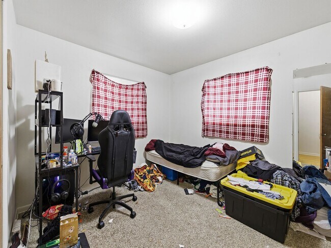 Building Photo - Prime Old Town Access | 3 Bed Home Near City Park + Downtown