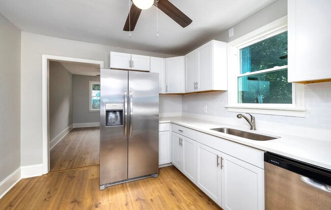 Building Photo - Fully Renovated 3 Bedroom, 1 Bath in the F...