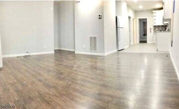 Building Photo - 73 Headley Terrace