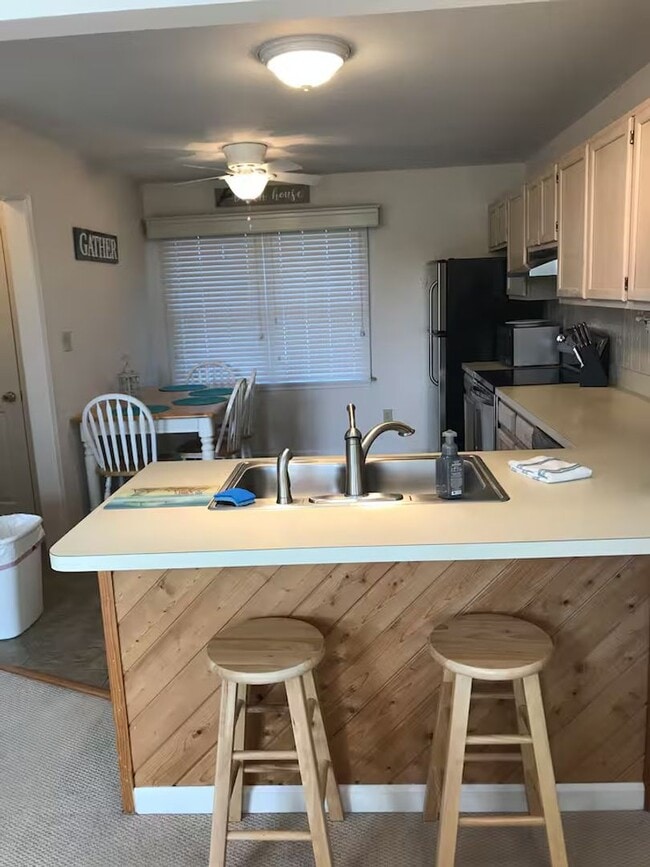 Building Photo - 4 Bedroom 2.5 Bath Home in Nags Head