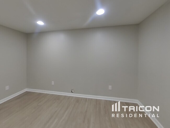 Building Photo - 15924 W 149th Terrace