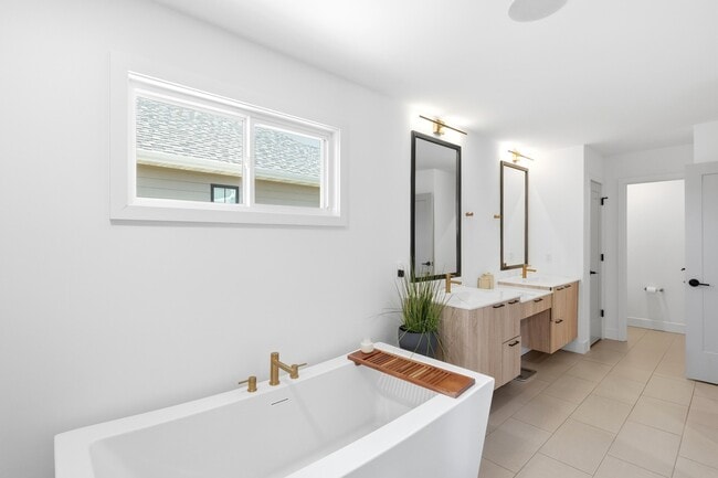 Building Photo - 1301 Haxby Ct