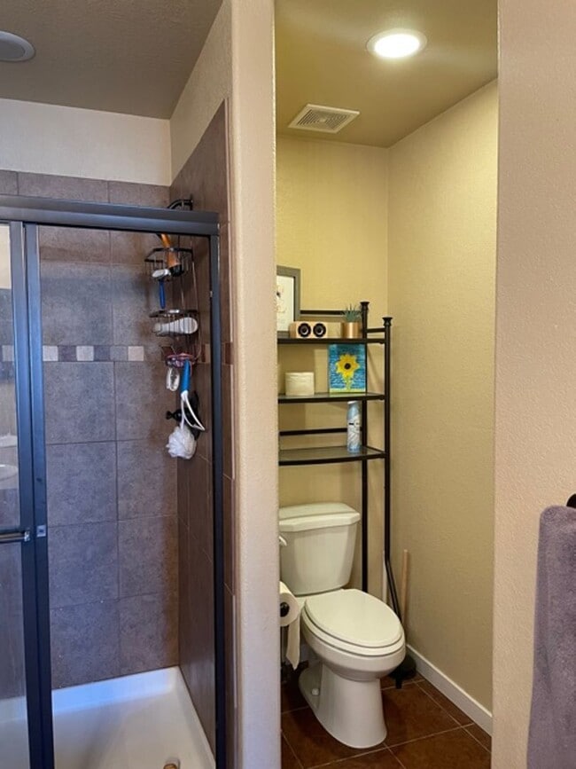 Building Photo - Gorgeous End-Unit Townhome Backing to Open Space!