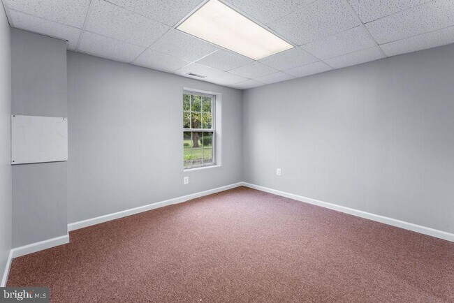 Building Photo - 5285 Stowe Ln
