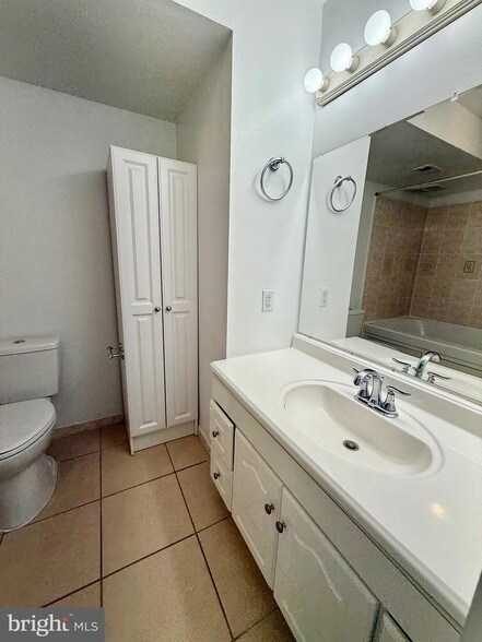 Building Photo - 3159 Spring House Ln