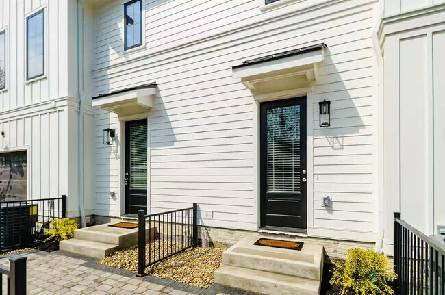 Building Photo - 1140 Hamlet St